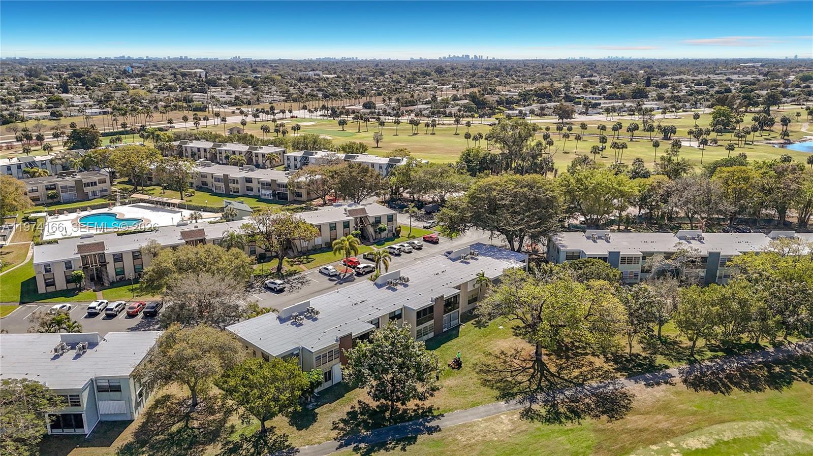 32 OF PALM SPRINGS 3 COND - Residential