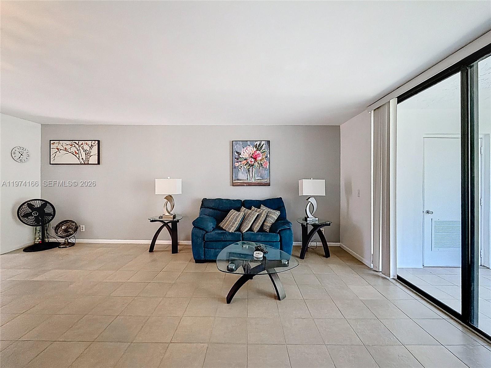 32 OF PALM SPRINGS 3 COND - Residential