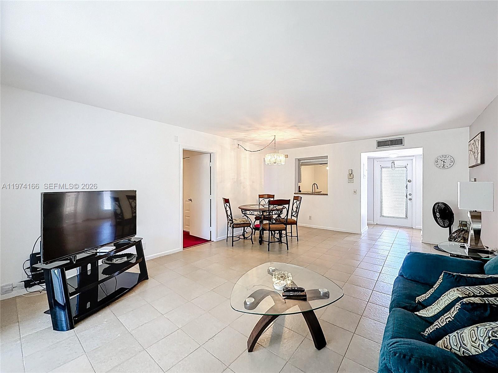 32 OF PALM SPRINGS 3 COND - Residential