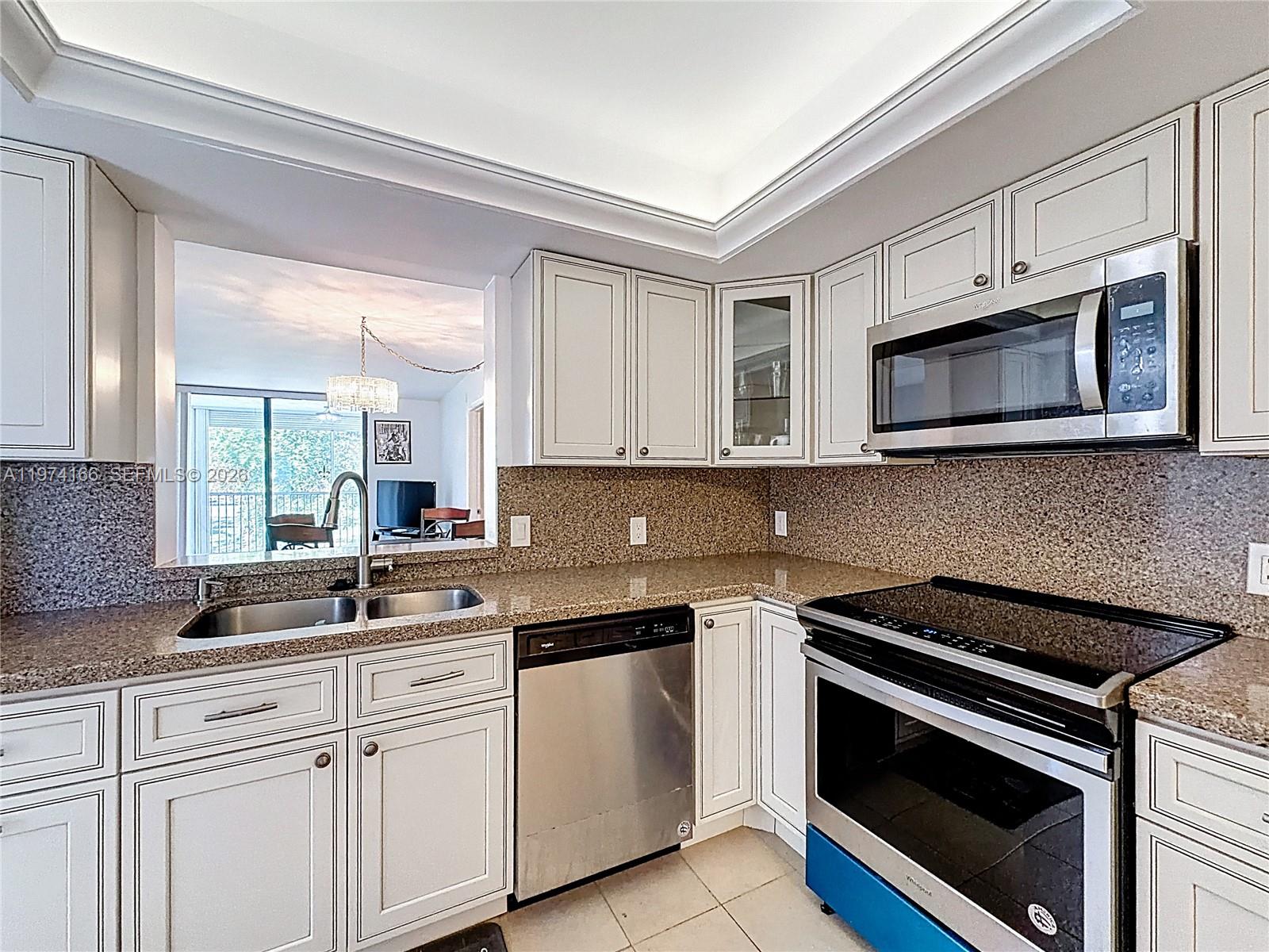 32 OF PALM SPRINGS 3 COND - Residential