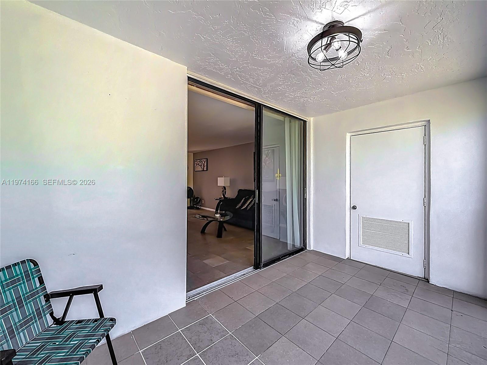 32 OF PALM SPRINGS 3 COND - Residential