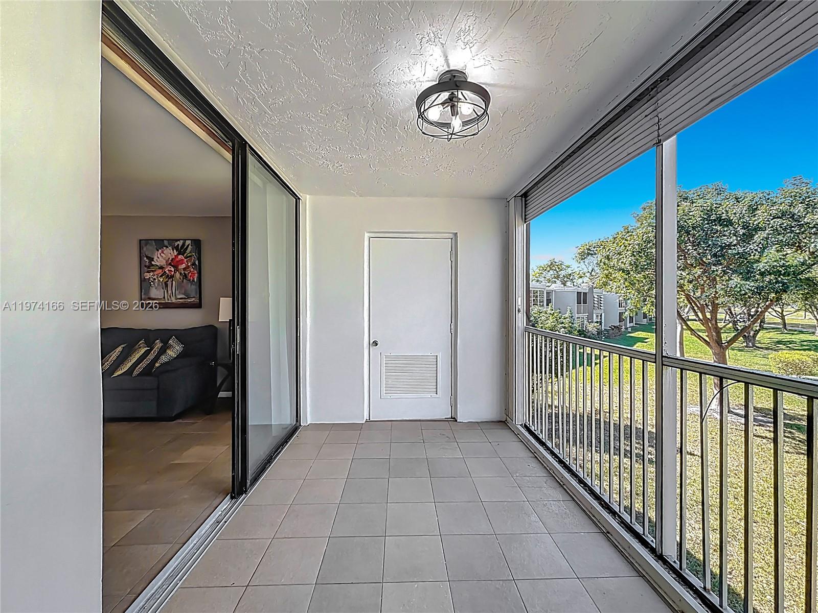 32 OF PALM SPRINGS 3 COND - Residential