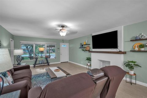 Single Family Residence in Hollywood FL 315 31st Ct 7.jpg