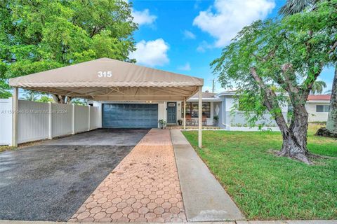 Single Family Residence in Hollywood FL 315 31st Ct 4.jpg