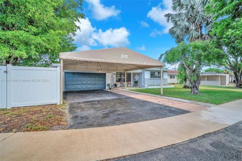 Single Family Residence in Hollywood FL 315 31st Ct 3.jpg