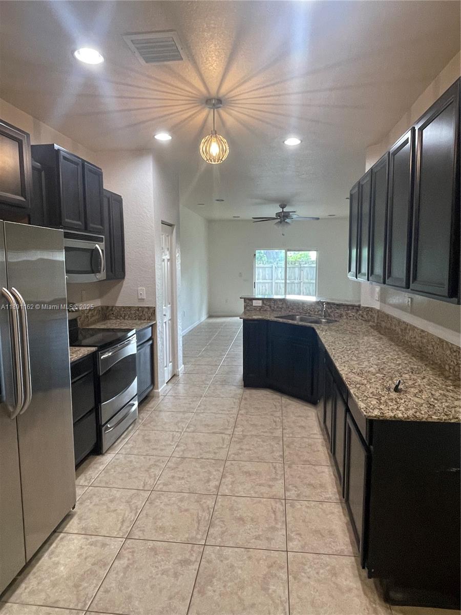 ANTIGUA AT OASIS - Residential Lease