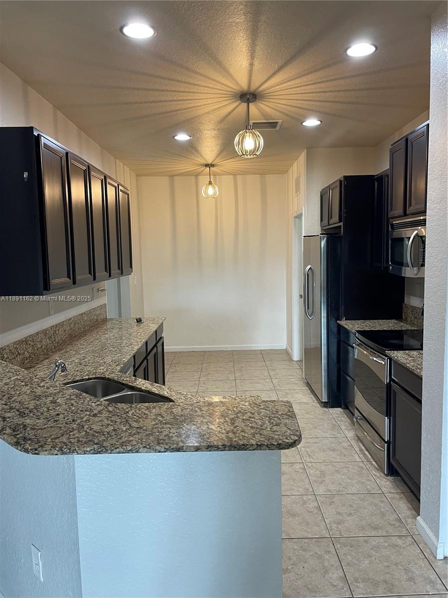 ANTIGUA AT OASIS - Residential Lease