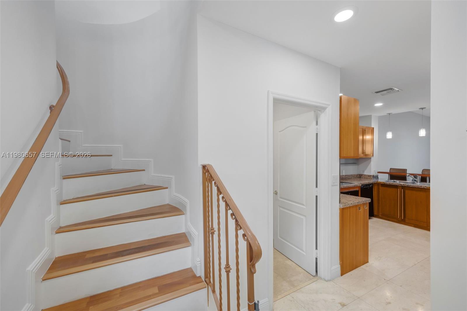 AVENTURA BAY TOWNHOMES CO - Residential