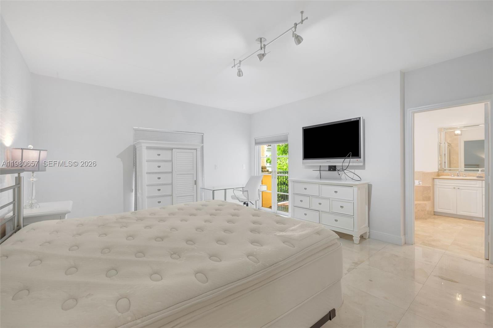 AVENTURA BAY TOWNHOMES CO - Residential