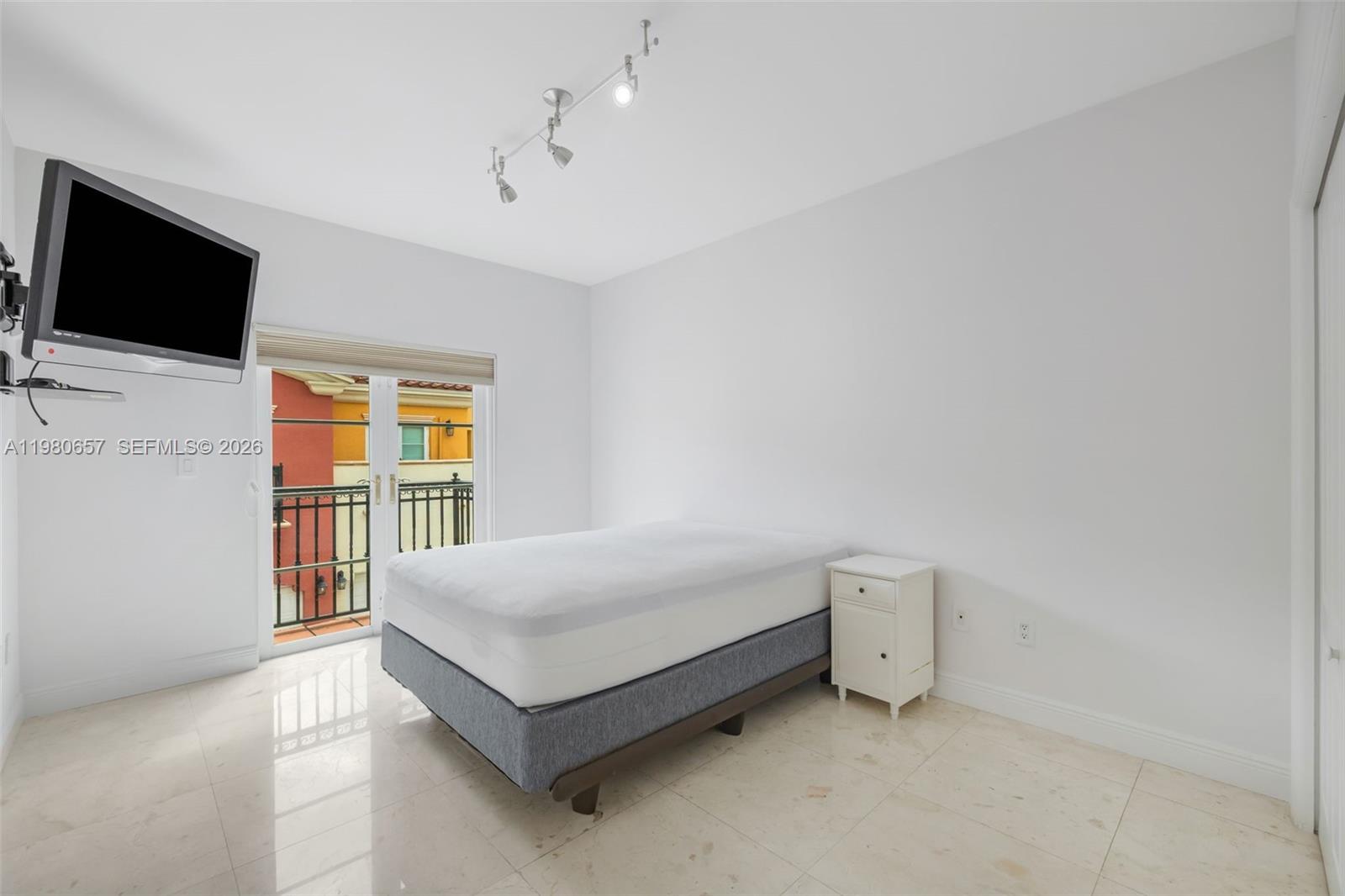 AVENTURA BAY TOWNHOMES CO - Residential