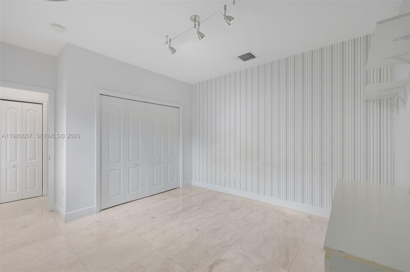 AVENTURA BAY TOWNHOMES CO - Residential