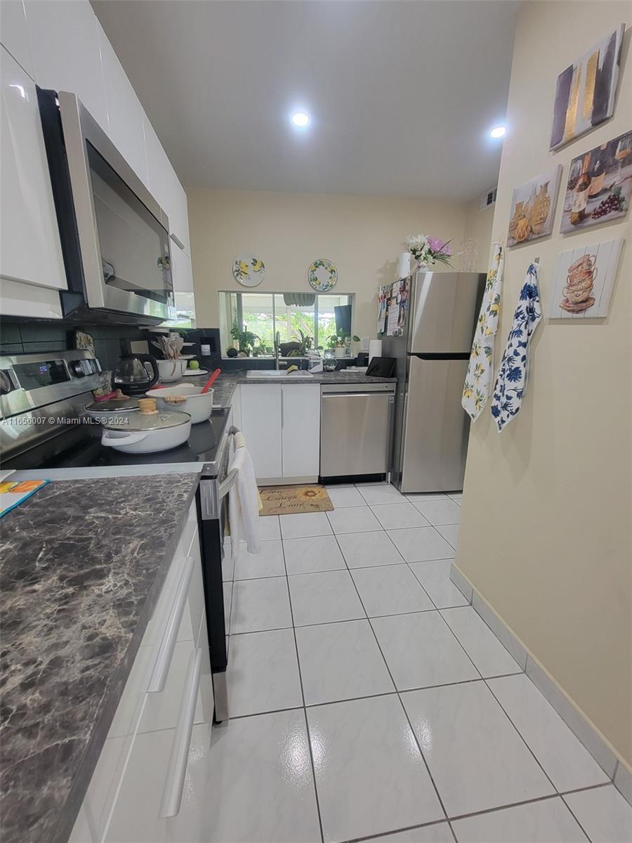 POINCIANA 10 PINE ISLAND - Residential