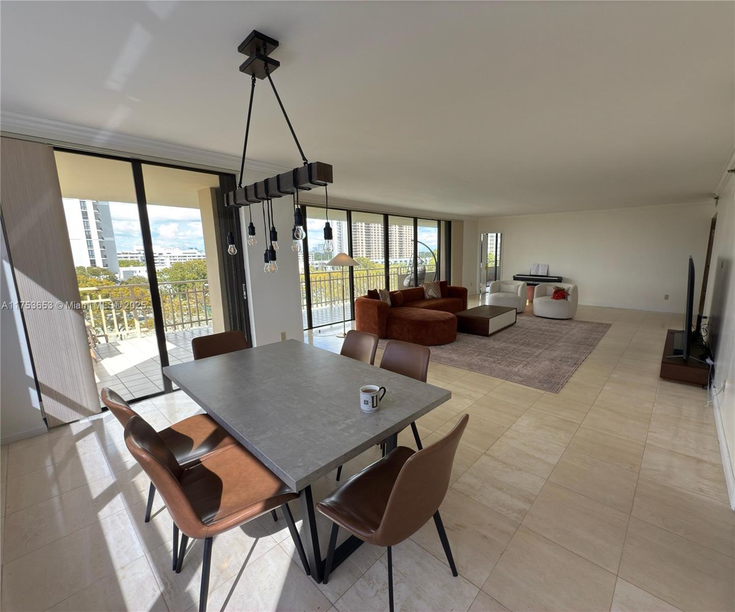 11113 Biscayne Blvd 552