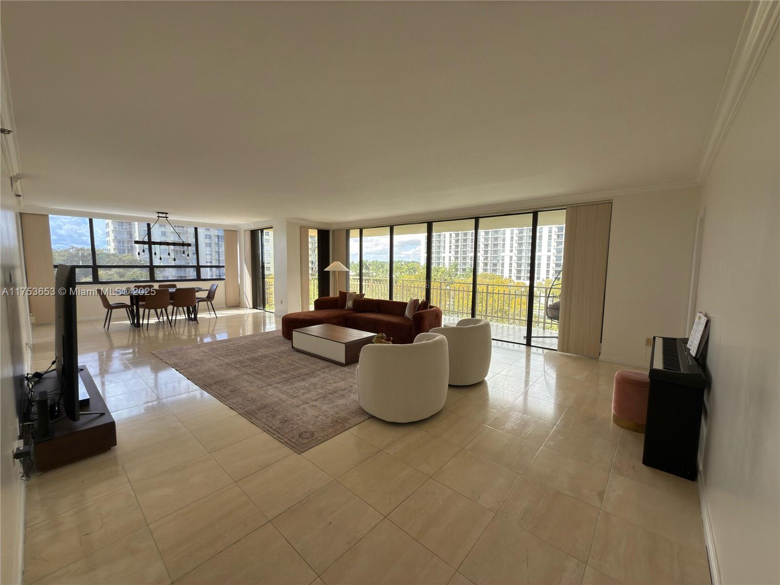 11113 Biscayne Blvd 552