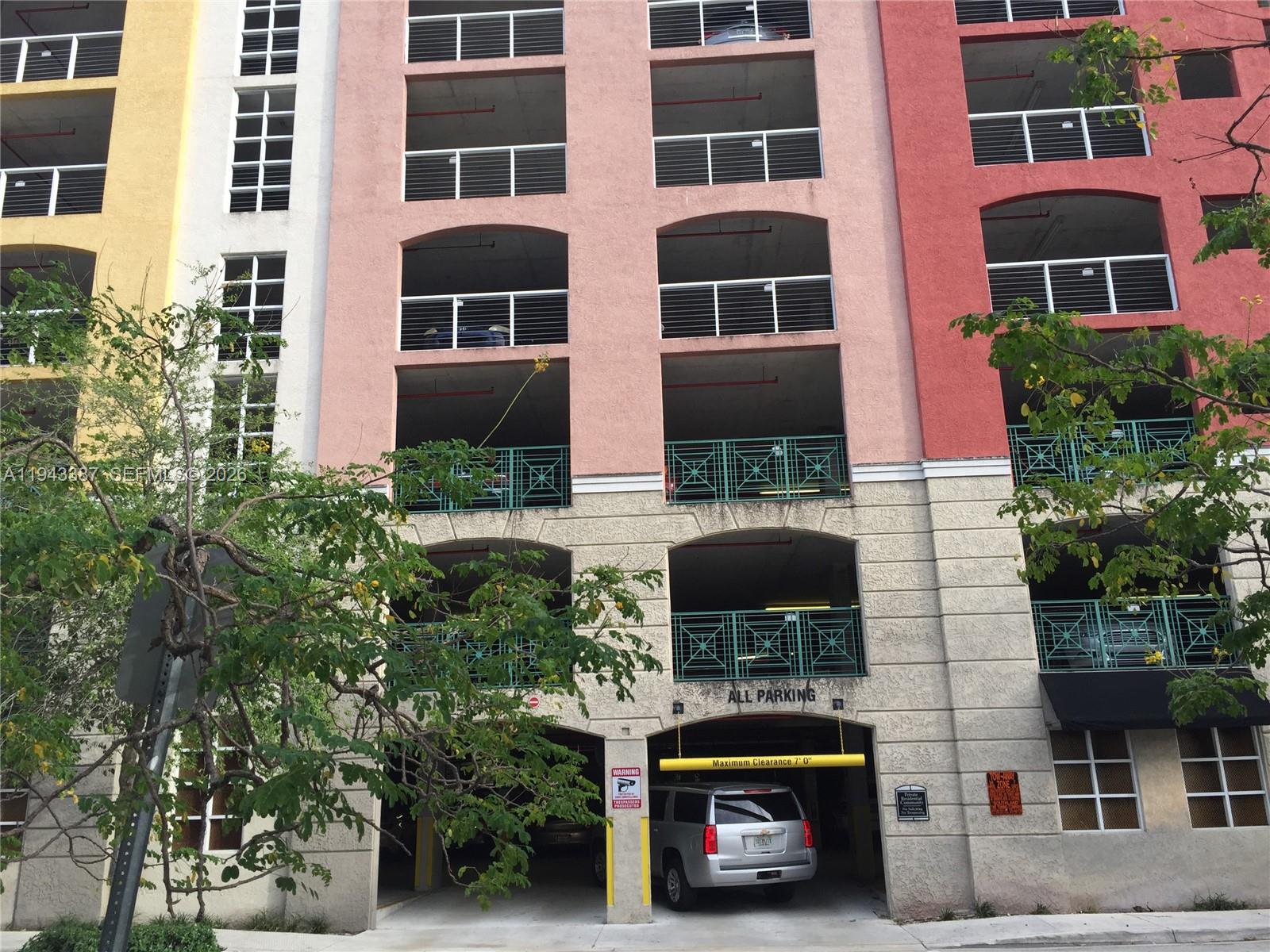 VALENCIA CONDO - Residential