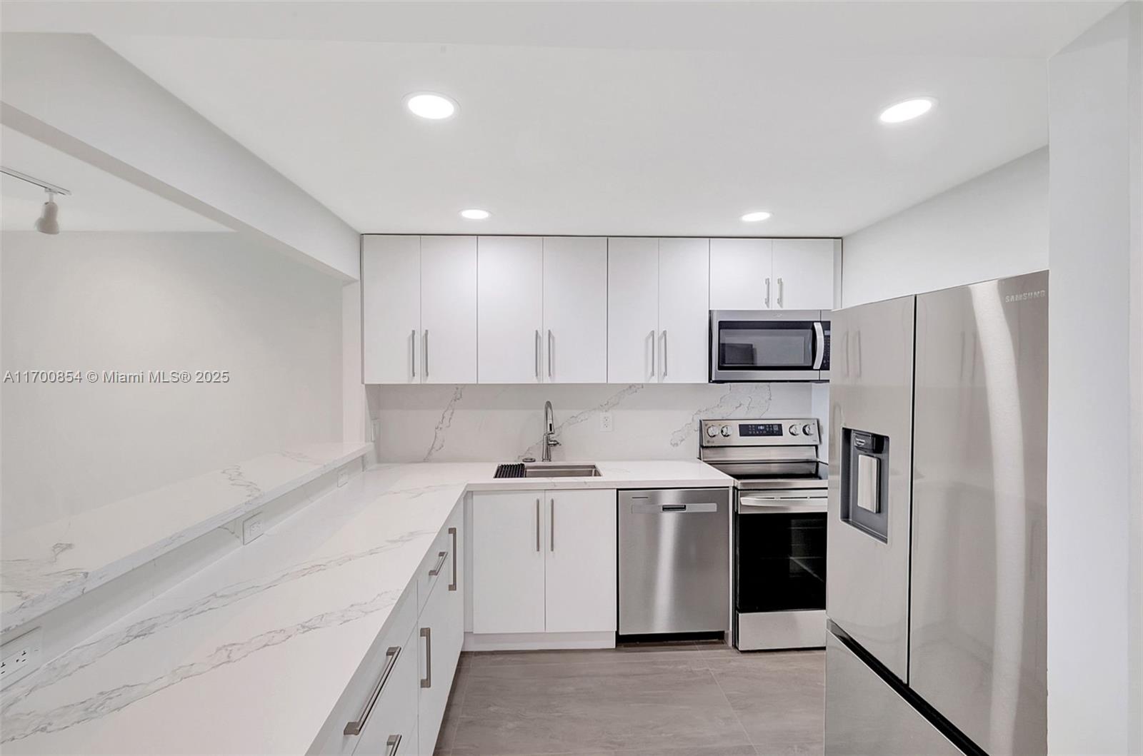 THE ISLANDER CLUB CONDO - Residential Lease