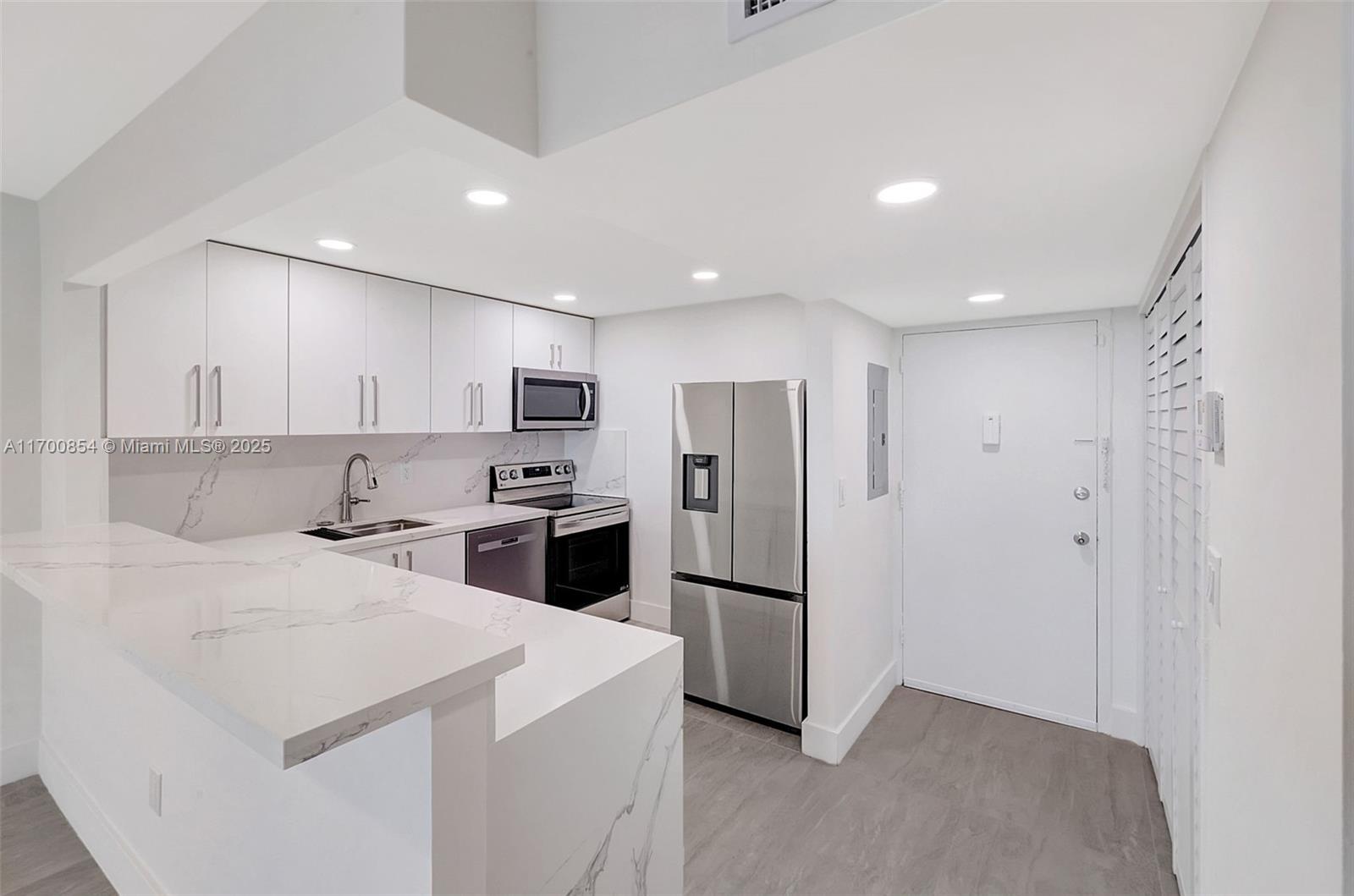 THE ISLANDER CLUB CONDO - Residential Lease