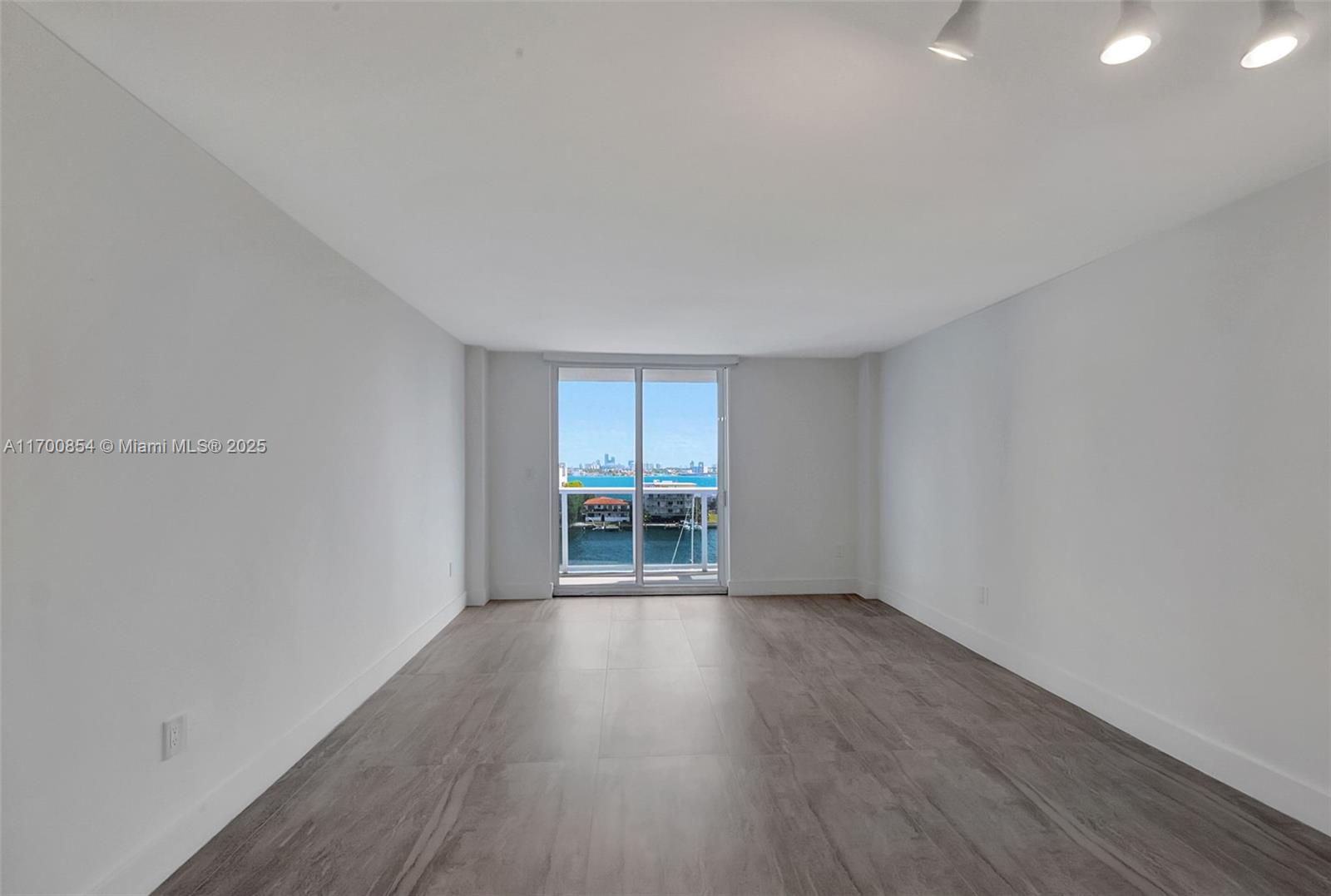 THE ISLANDER CLUB CONDO - Residential Lease