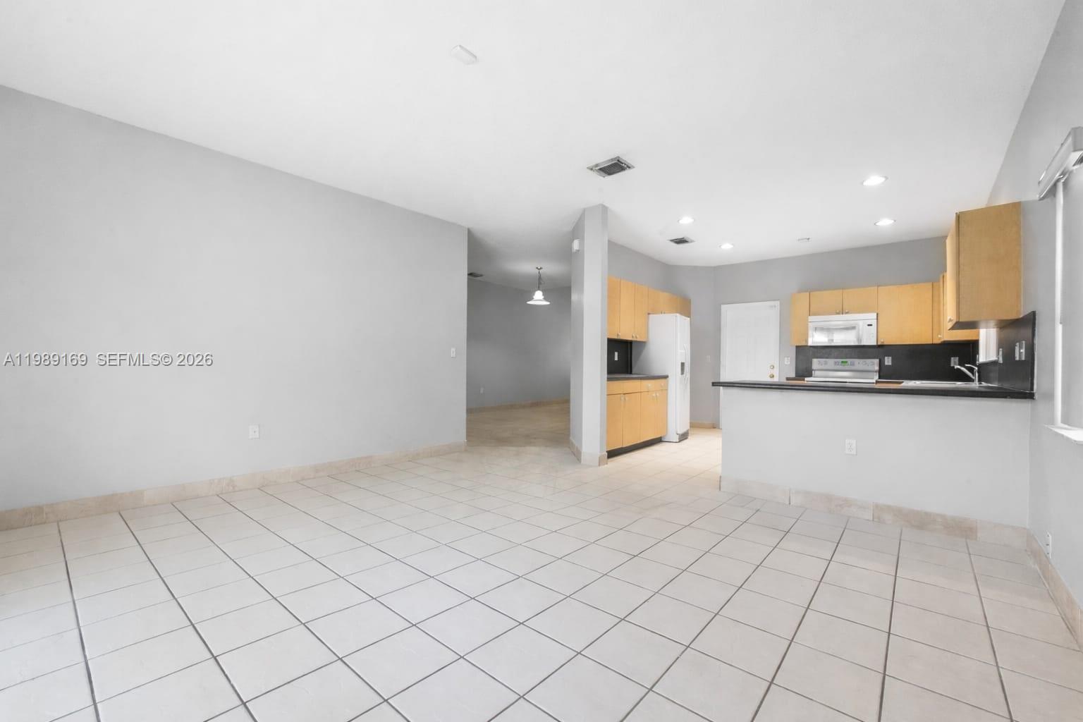 SILVER PALM HOMES - Residential Lease