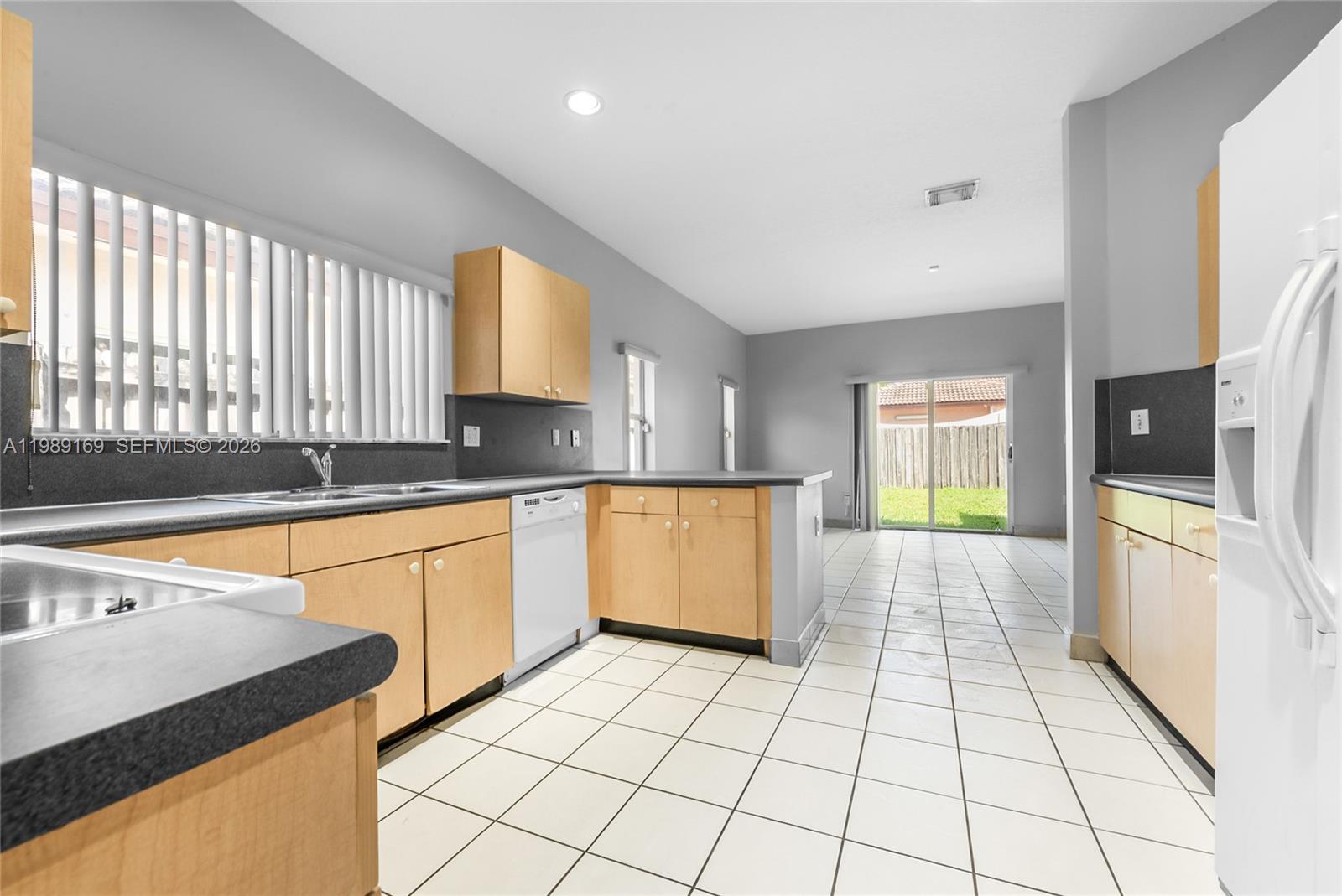 SILVER PALM HOMES - Residential Lease