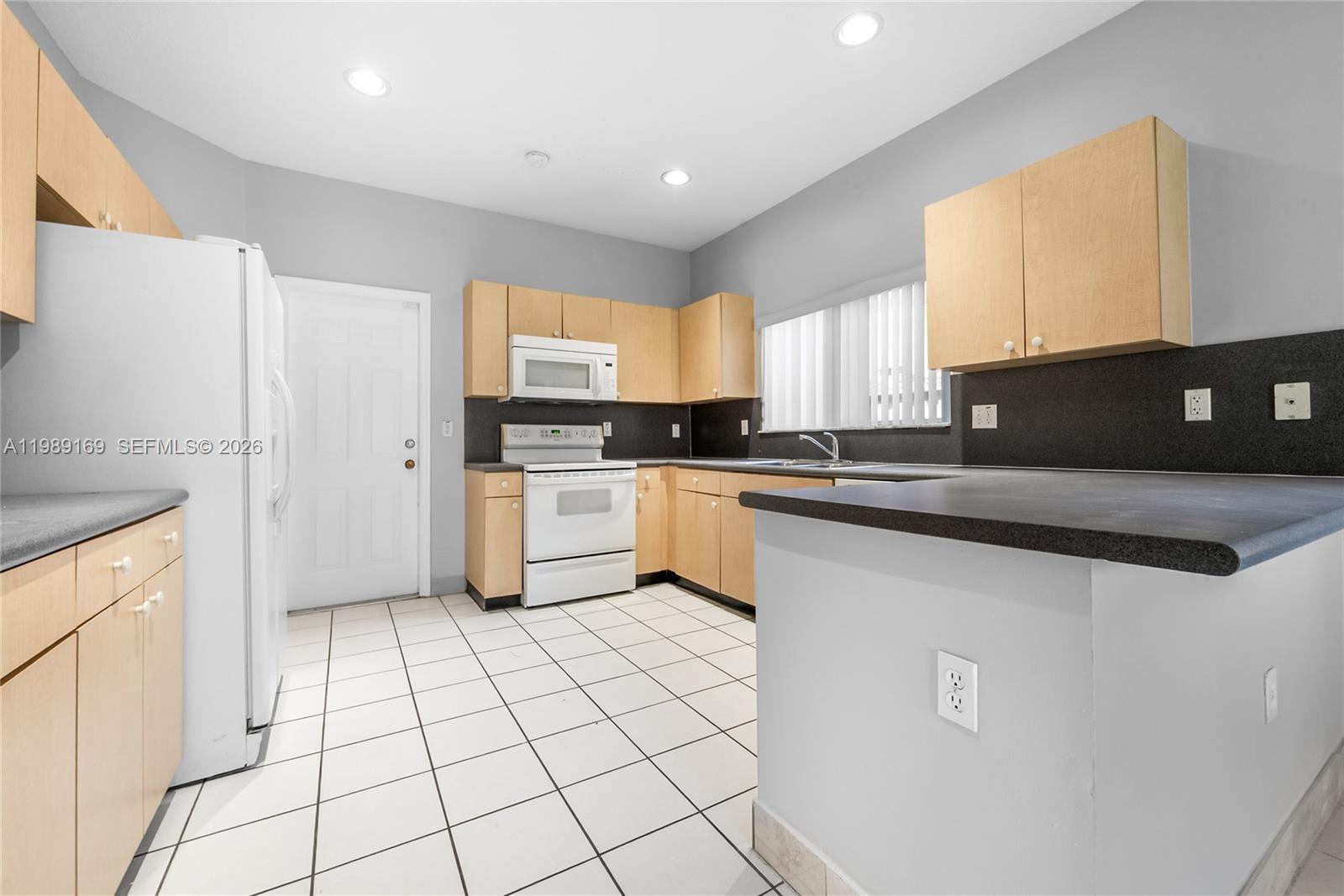 SILVER PALM HOMES - Residential Lease