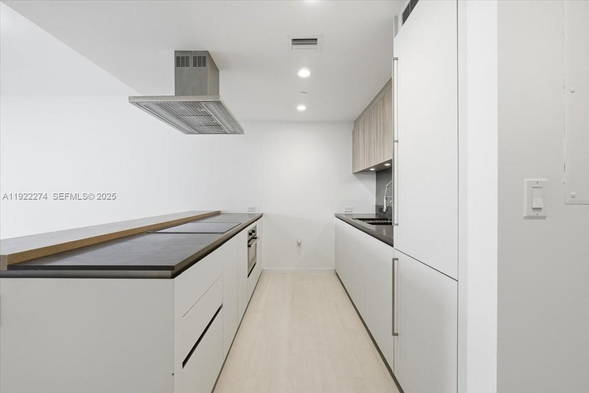 1000 Brickell Plz 3211