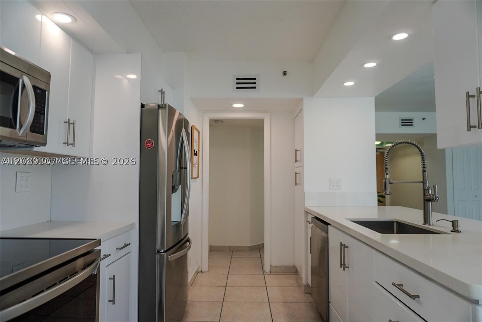 16485 Collins Ave 338