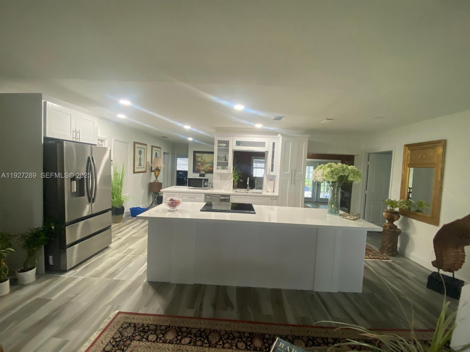 COUNTRY CLUB VILLAGE SEC - Residential Lease