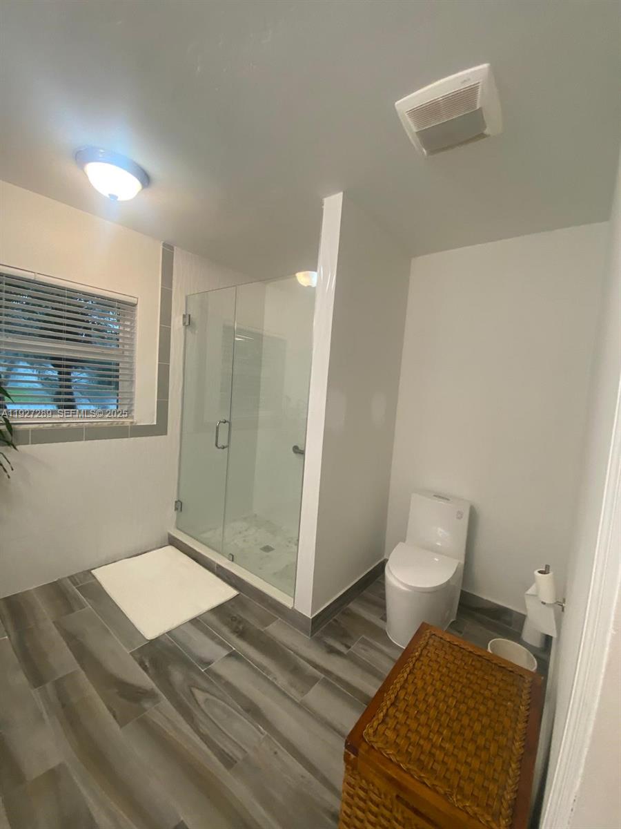 COUNTRY CLUB VILLAGE SEC - Residential Lease