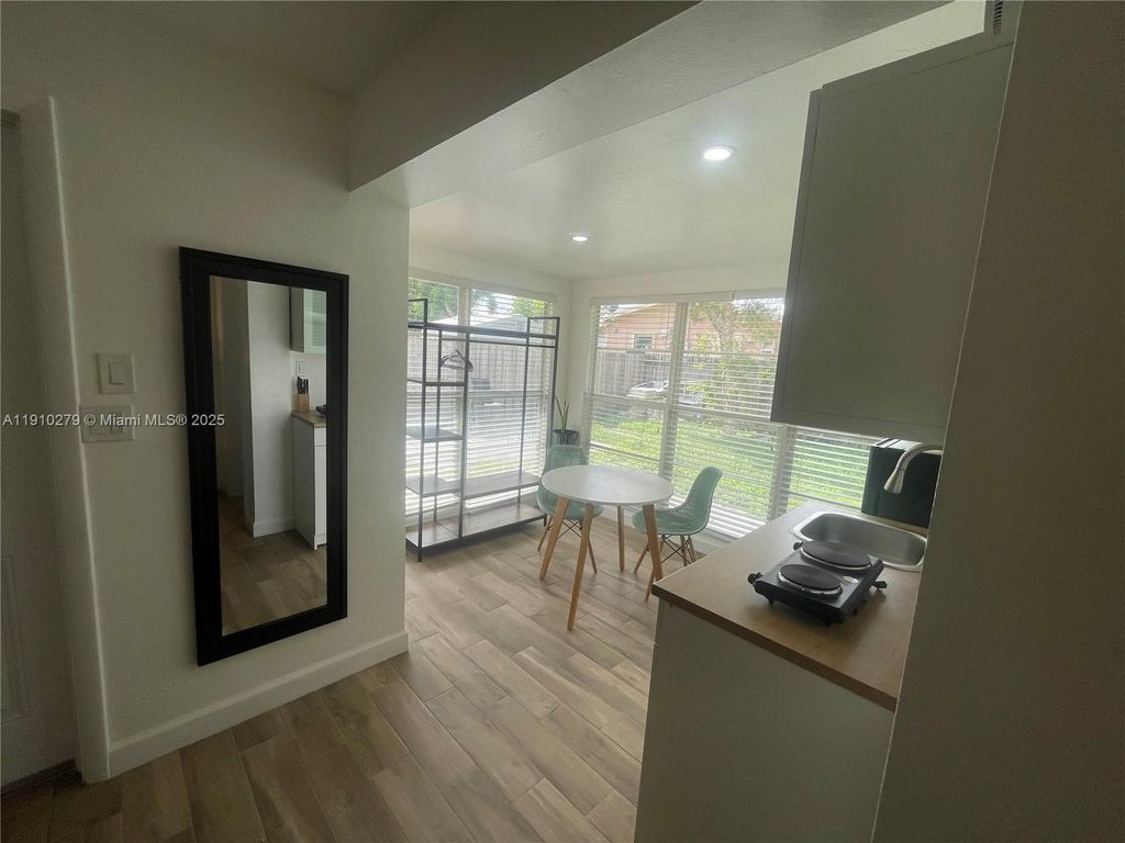 Photo of 1505 NE 15th Ave #4, Fort Lauderdale, FL 33304 (MLS # A11910279)