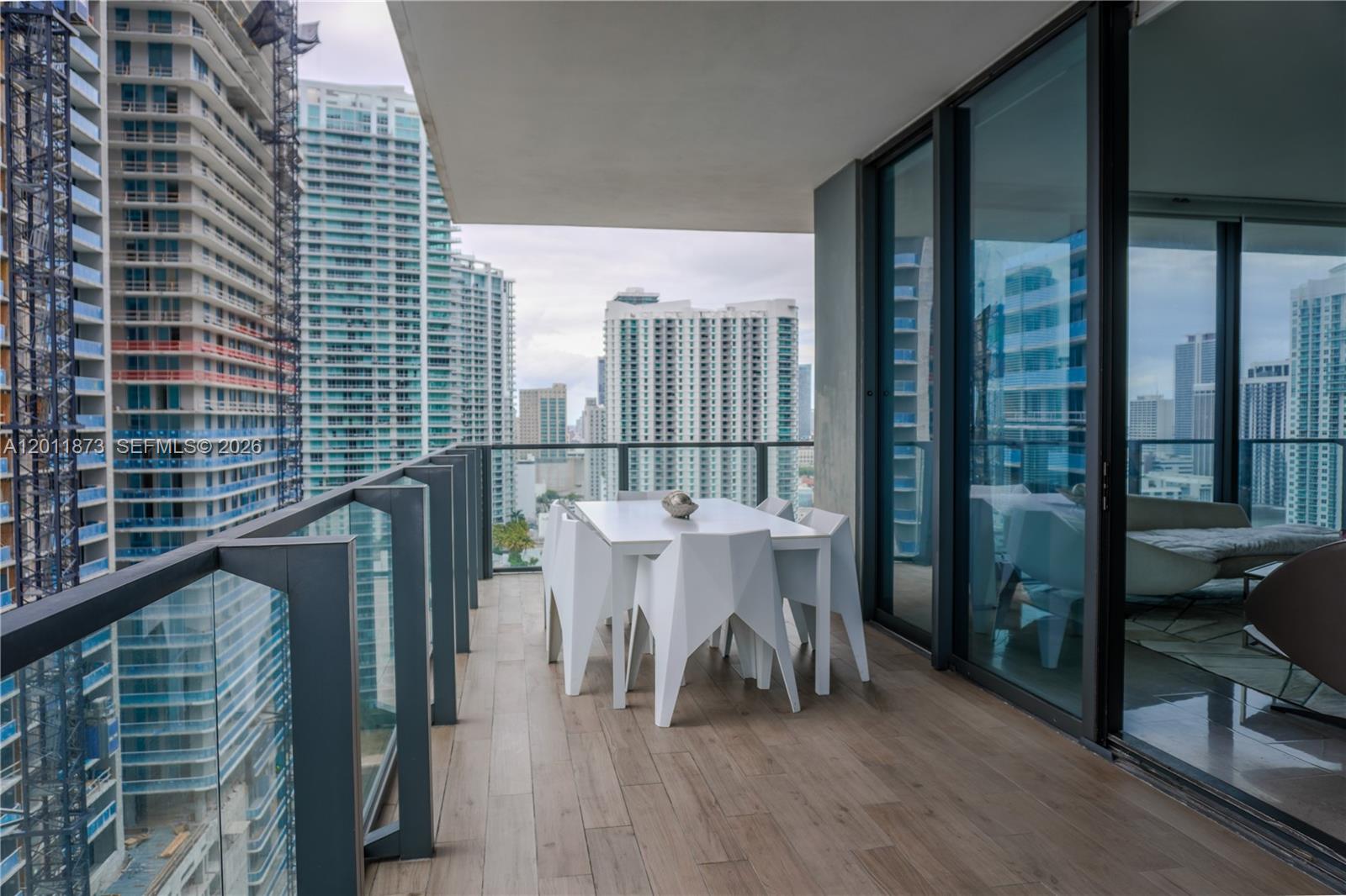 RISE CONDO - Residential
