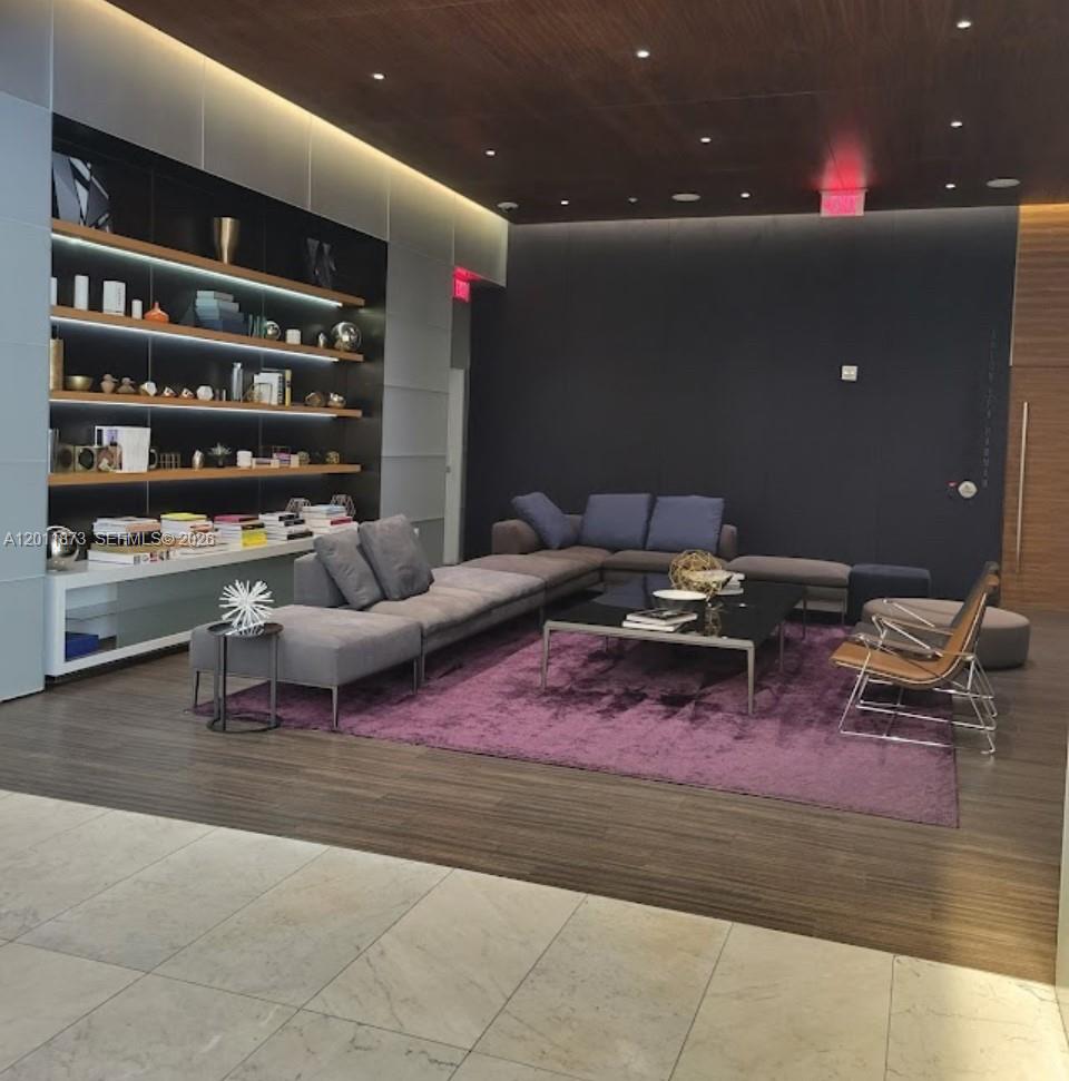 RISE CONDO - Residential