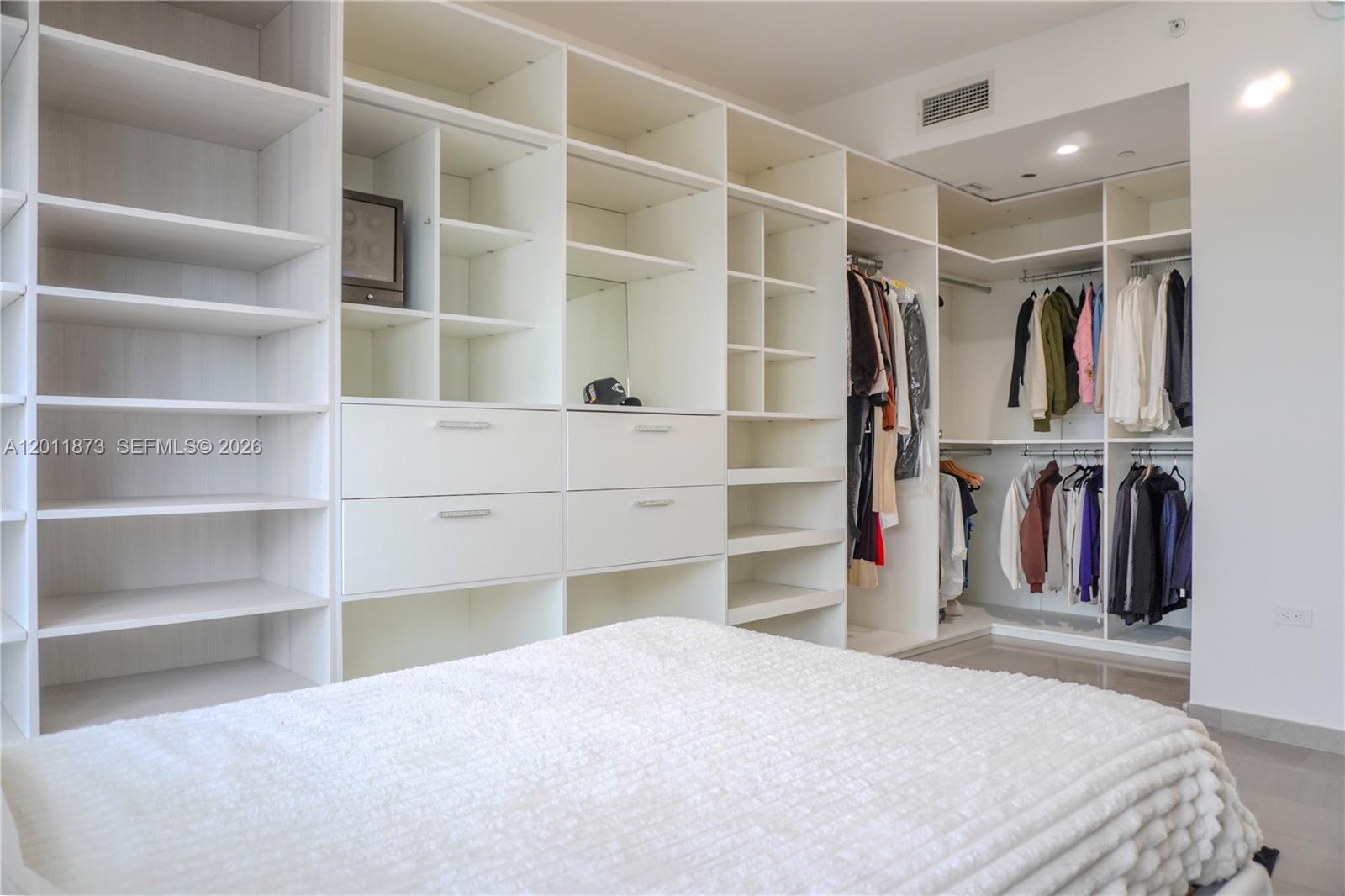 RISE CONDO - Residential