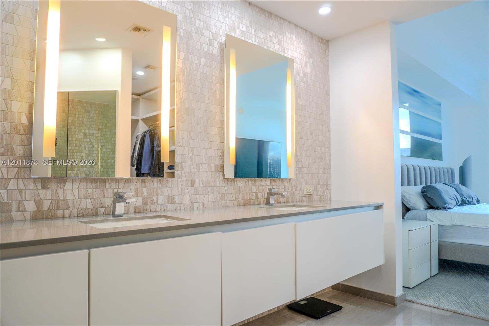 RISE CONDO - Residential