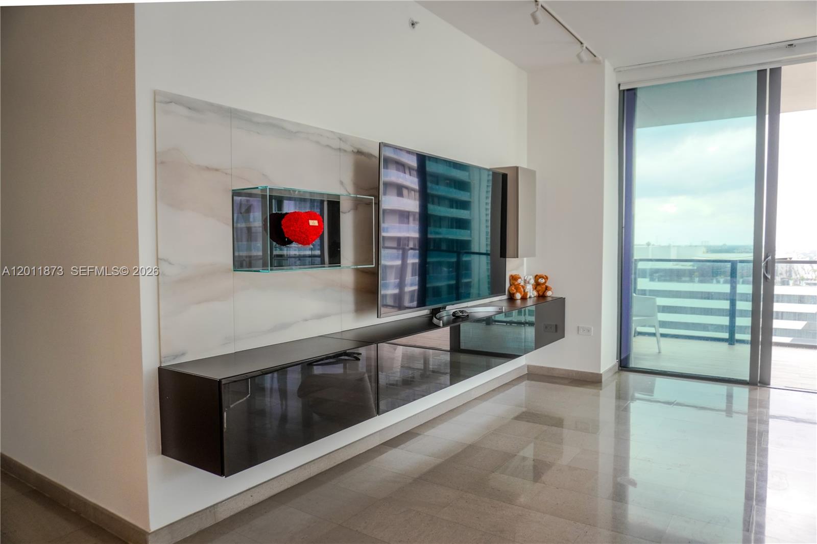 RISE CONDO - Residential