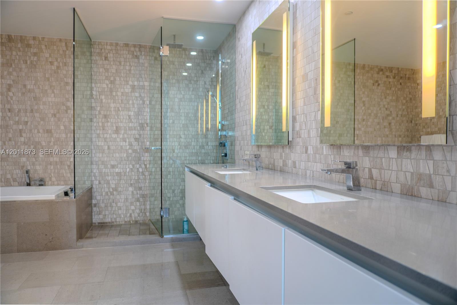 RISE CONDO - Residential