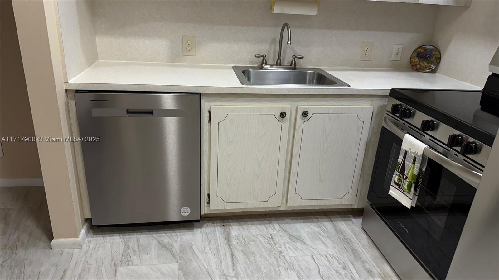 MANSFIELD AT CENTURY VILL - Residential