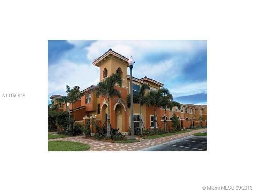 Adorable Town House 3 beds and 2.5 baths, with all appliances. Corner unit. Community pool, 2 playgrounds and more. Gated community. YOU MUST SEE IT!