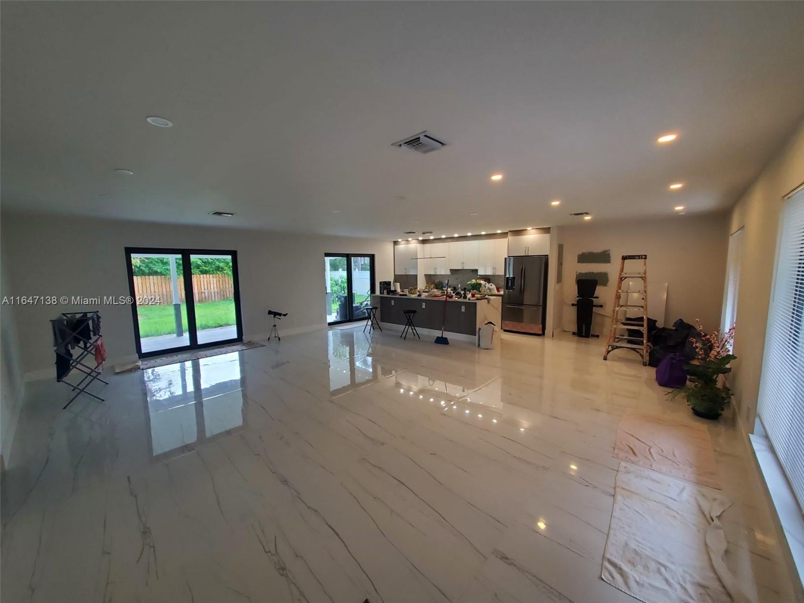 CORAL HILLS - Residential