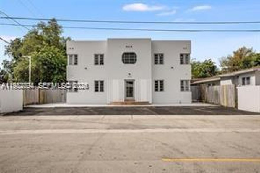 Experience luxury living in this beautifully renovated 1-bed, 1-bath property for rent, located near Morningside right off Biscayne Blvd. This stunning home features high-end finishes, including a gourmet kitchen with stainless steel appliances and granite countertops, a spacious living room, and a private backyard perfect for entertaining. Private parking space. This prime location offers easy access to Morningside park, trendy local shops, and restaurants, as well as a quick commute to downtown Miami, the Design District, and the beach. Don't miss out on the chance to indulge in the ultimate luxurious living experience. Schedule a viewing today!