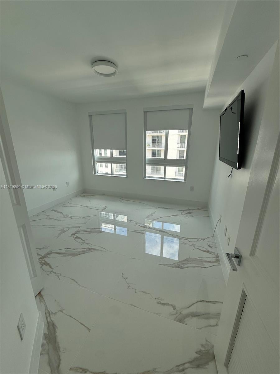 BEAUTIFULLY RENOVATED AND SPACIOUS CORNER 2/2 WITH HIGH-FLOOR PANORAMIC CITY VIEWS, BRIGHT AND WHITE APARTMENT WITH STUNNING LARGE RECTANGULAR PORCELAIN FLOORS, UPDATED CABINETS, STAINLESS STEEL APPLIANCES, MODERN LIGHTIG AND BUILT-OUT CLOSETS. LUXURIOUS AND WELL-MAINTAINED BUILDING OFFERS A STATE OF THE ART FITNESS CENTER, POOL AND BBQ AREA, CLUB ROOM, CONCIERGE AND MUCH MORE. CENTRALLY LOCATED ACROSS THE STREET FROM DADELAND MALL AND A SHORT WALK TO PUBLIX, ENTERTAINMENT AND DINING. FREE VALET FOR YOUR GUESTS AT THIS CENTRAL LOCATION. MAJOR HIGHWAYS AND METRORAIL ARE NEARBY. BRING YOUR PICKIEST CLIENT TO THIS IMPECCABLE HOME IN THE SKY, EASY TO SHOW.
