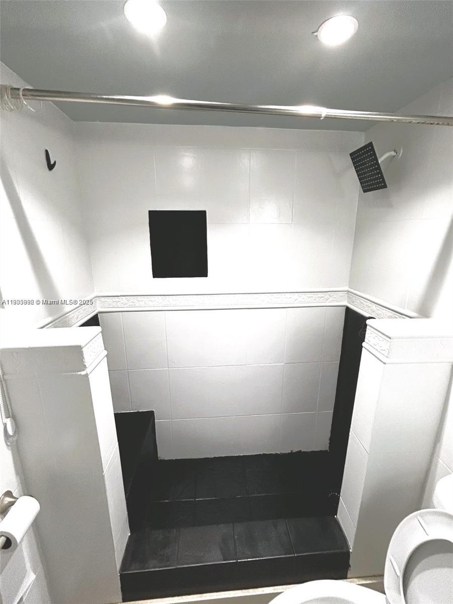 SUNSHINE BAY CONDO - Residential Lease