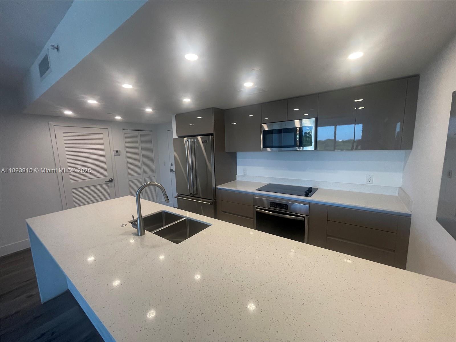 THE HIGHLANDS CONDO - Residential Lease