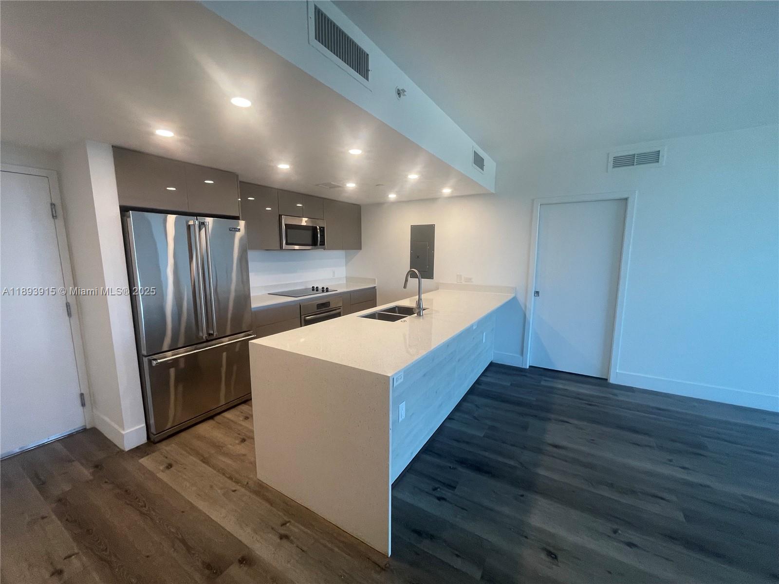 THE HIGHLANDS CONDO - Residential Lease