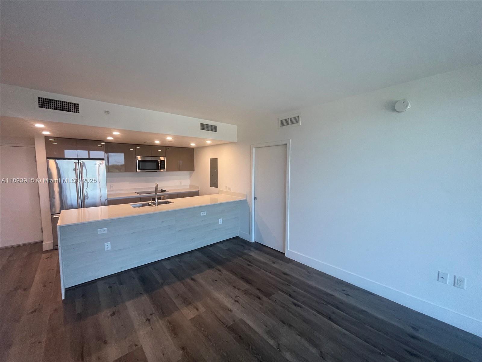 THE HIGHLANDS CONDO - Residential Lease