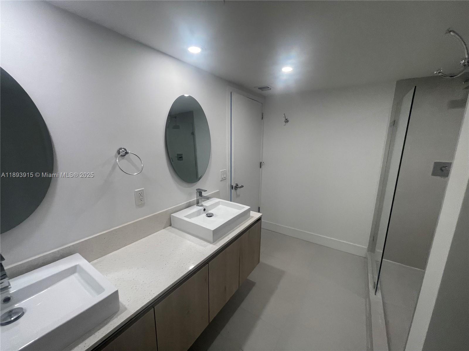 THE HIGHLANDS CONDO - Residential Lease