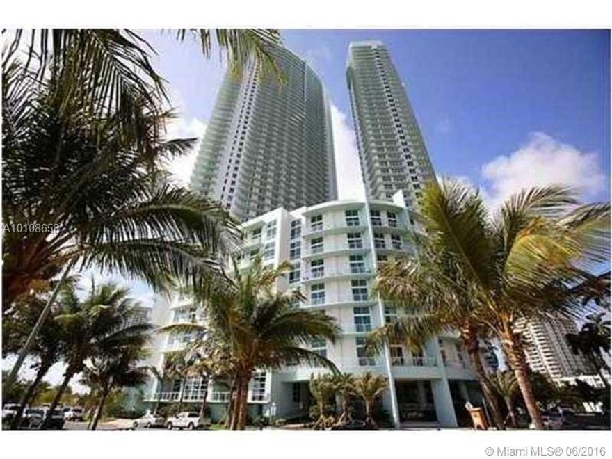Beautiful large one bedroom plus a den and one and a half bath. Unit features great bay and city views from the 36 floor. Close to park, American Airlines Arena, Performing Arts Center, restaurants, stores, public transportation, Design District/Wynwood & 3mi from South Beach. Very easy to show.