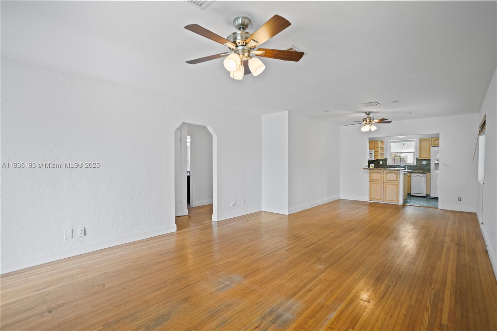 HOLLYWOOD LITTLE RANCHES - Residential