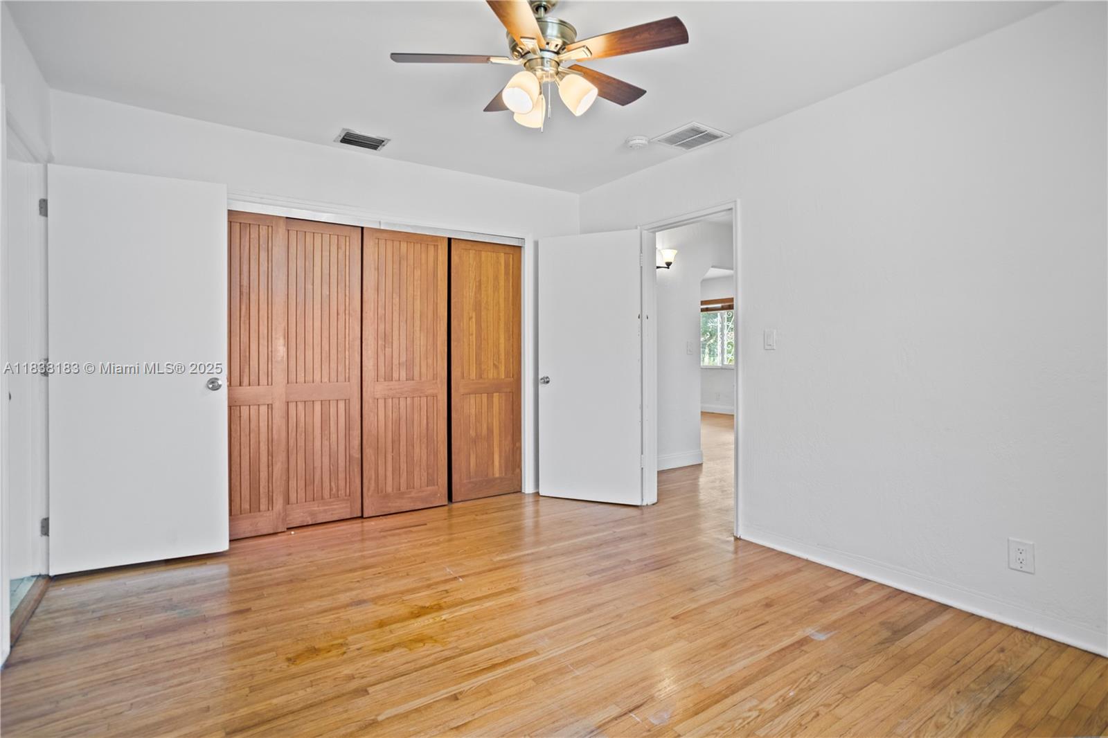 HOLLYWOOD LITTLE RANCHES - Residential