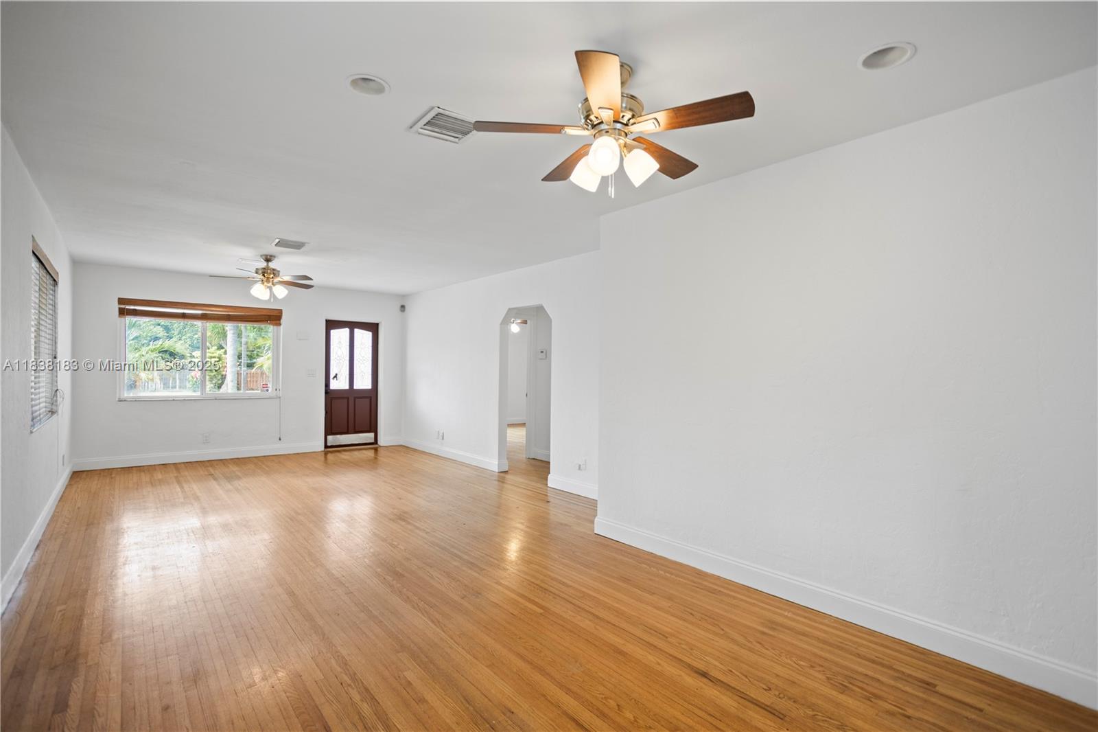 HOLLYWOOD LITTLE RANCHES - Residential